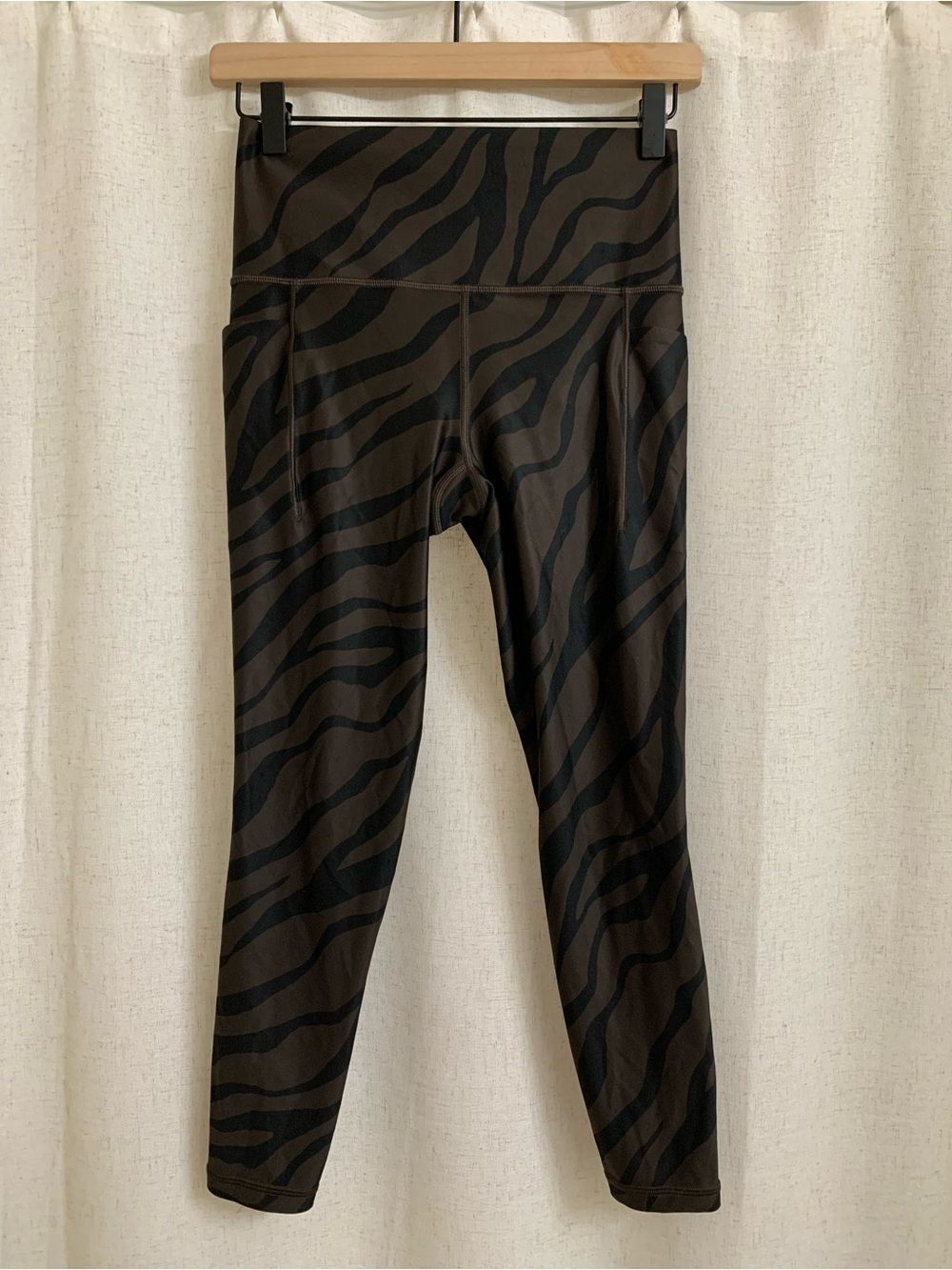 Athleta Salutation Stash Pocket 7/8 Black Brown Zebra-Print High-Rise Leggings S - Picture 4 of 8